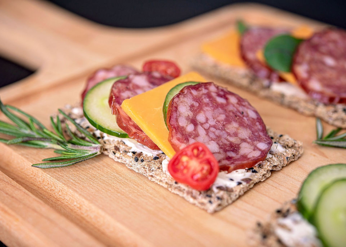salami-crackers_web